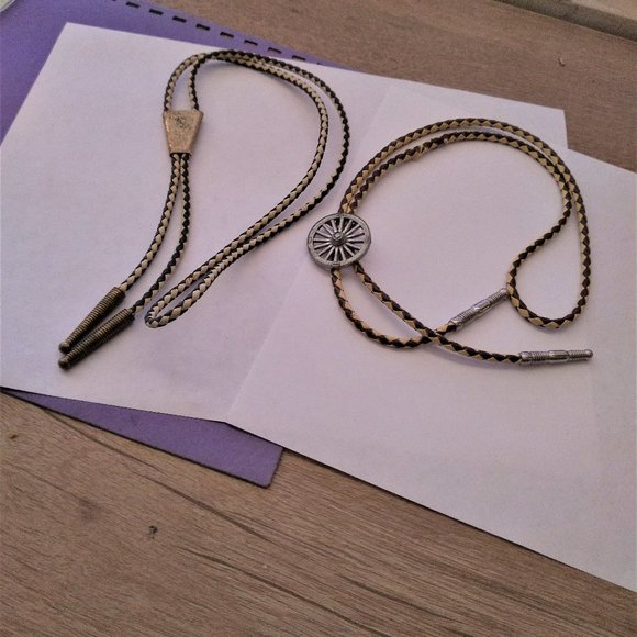 Vintage Western Cowboy Cross Bolo Tie necklace silver gold Black Draw - Picture 3 of 3